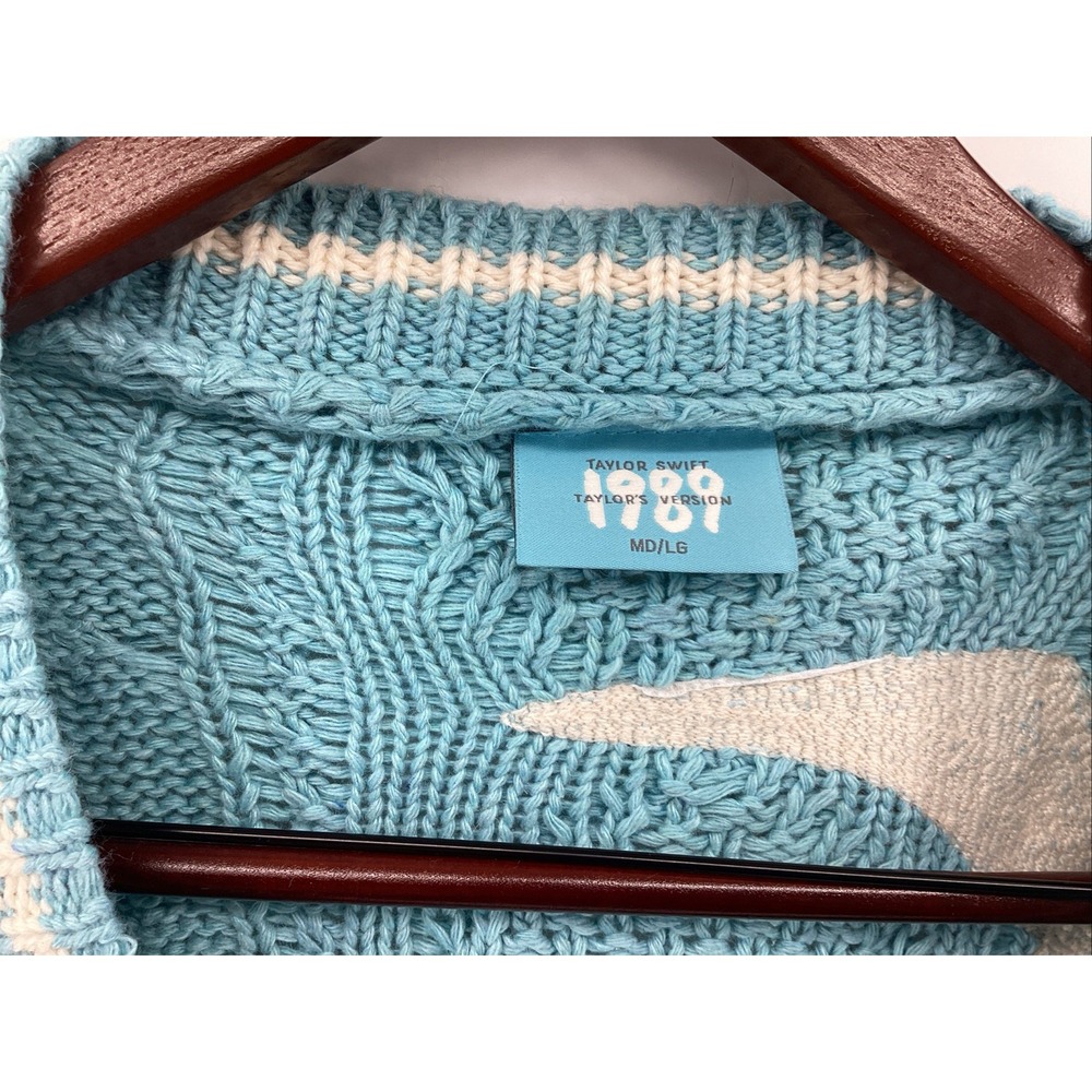 Taylor Swift 1989 Cardigan Taylor's Version Limited Edition MD/LG - Light Blue - Picture 5 of 11